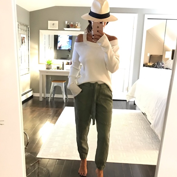 Aqua Sweaters - AQUA white new cut out sweater XS